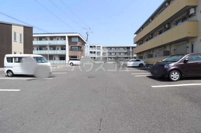 18/20 駐車場