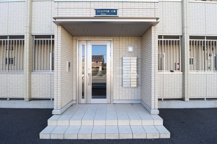 19/27 エントランス