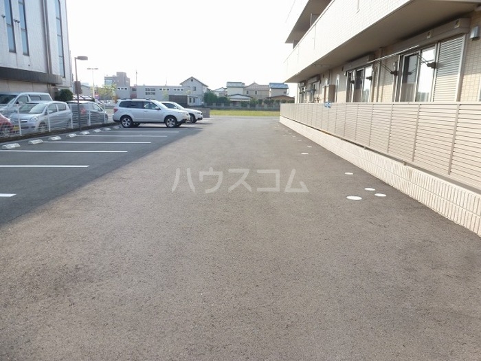 28/30 駐車場
