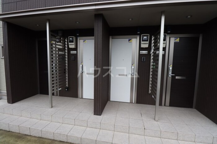 26/30 エントランス