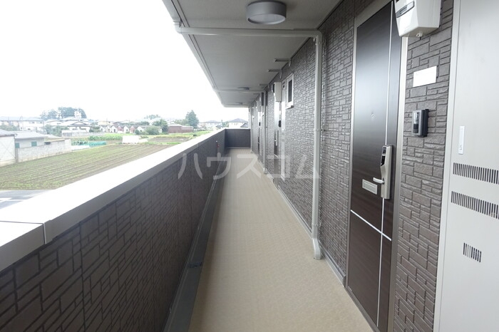 18/23 エントランス