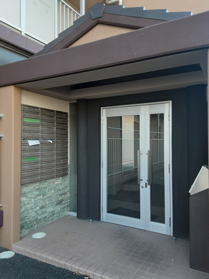 25/30 エントランス