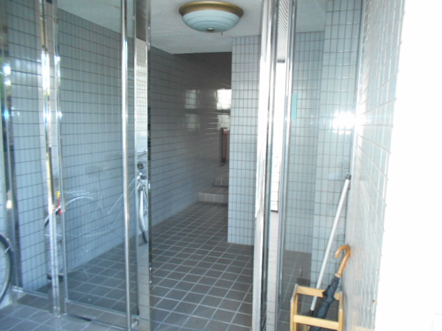 16/19 エントランス