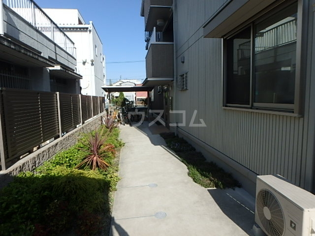 21/30 エントランス