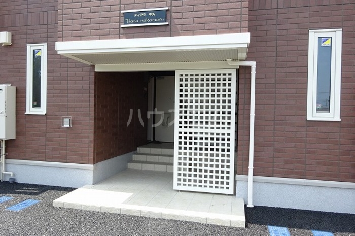 18/22 エントランス