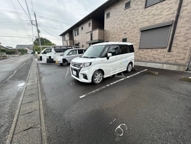 2/3 駐車場