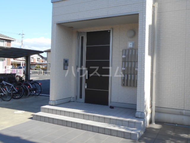 26/30 エントランス