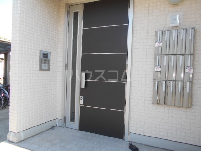 27/30 エントランス