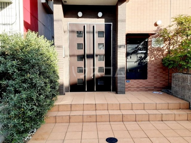 20/30 エントランス