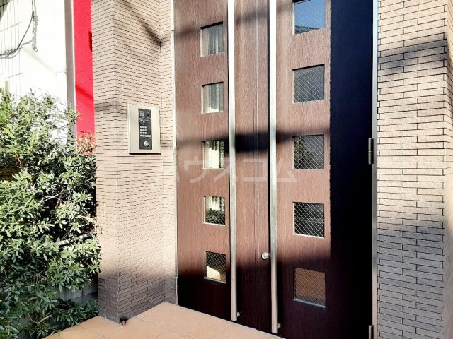 21/30 エントランス