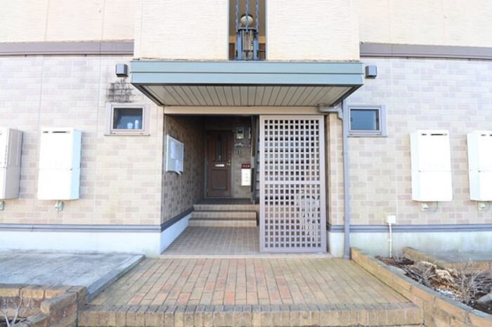 18/25 エントランス