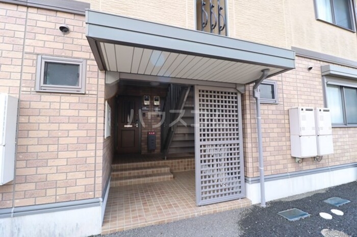 18/27 エントランス