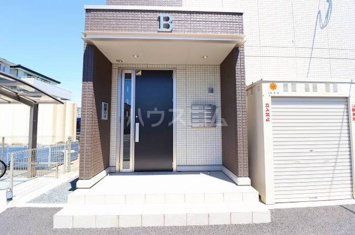 18/26 エントランス