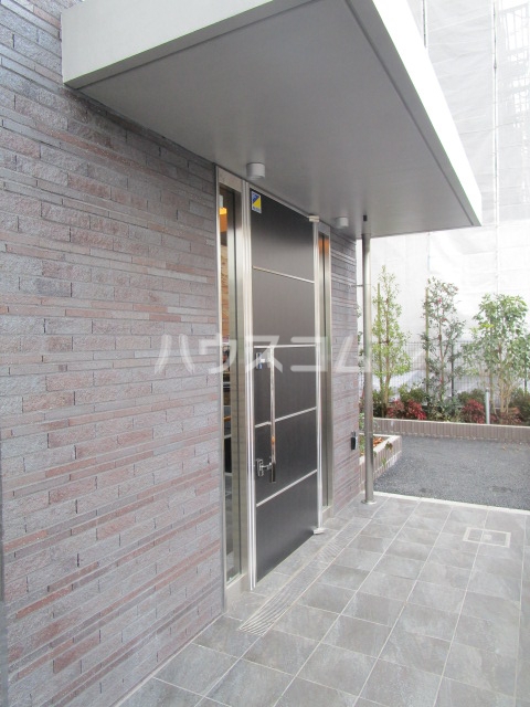 22/23 エントランス