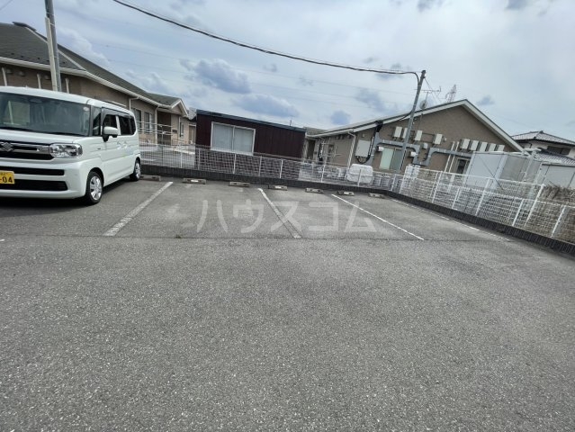 28/30 駐車場