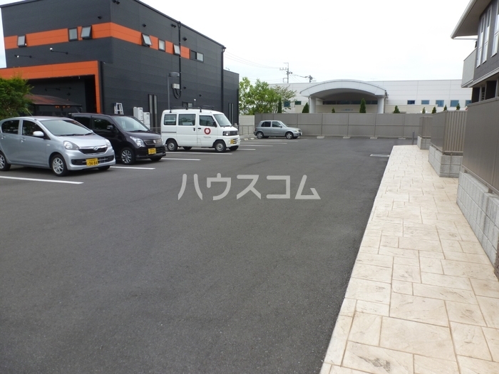 18/23 駐車場