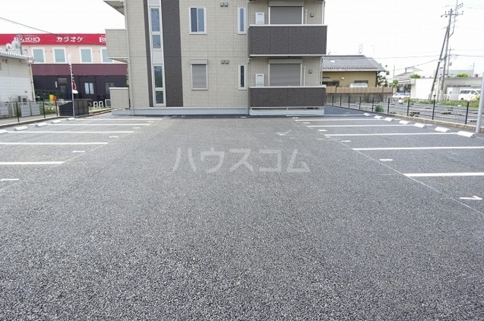 18/28 駐車場