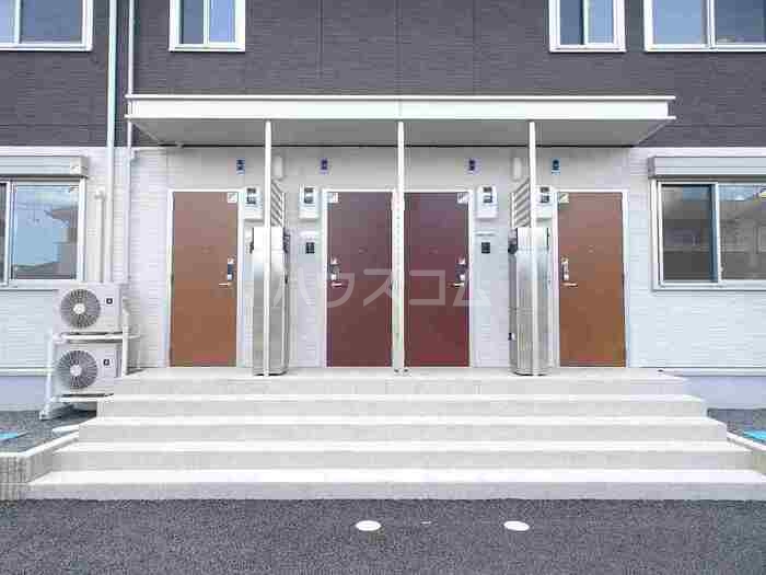 18/23 エントランス