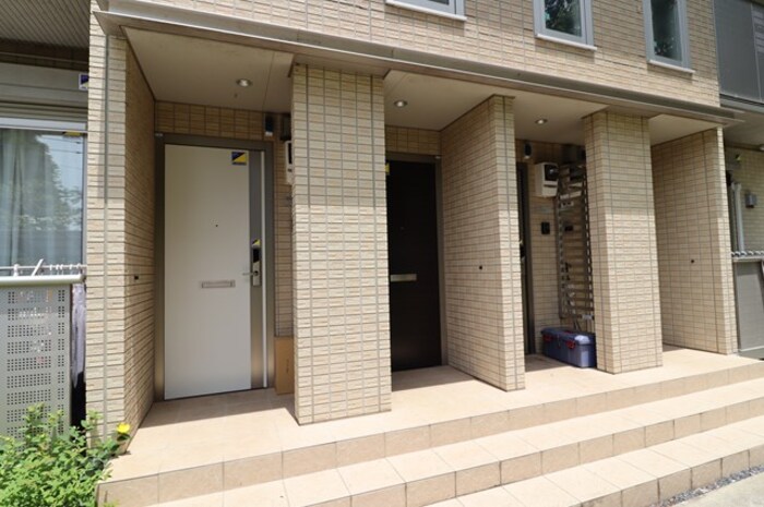 16/21 エントランス