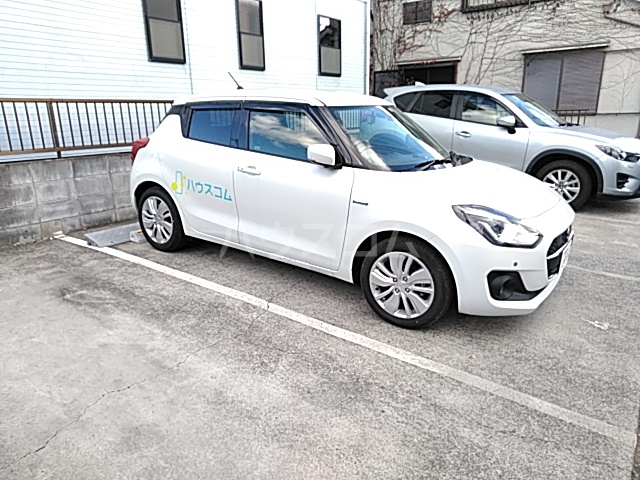 27/30 駐車場