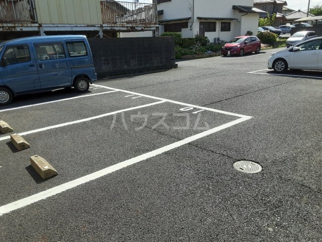 22/28 駐車場