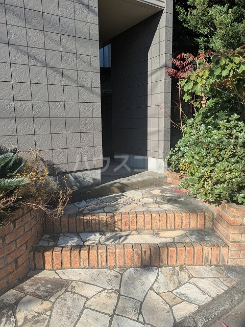 20/29 エントランス