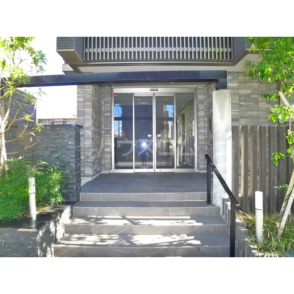 16/27 エントランス