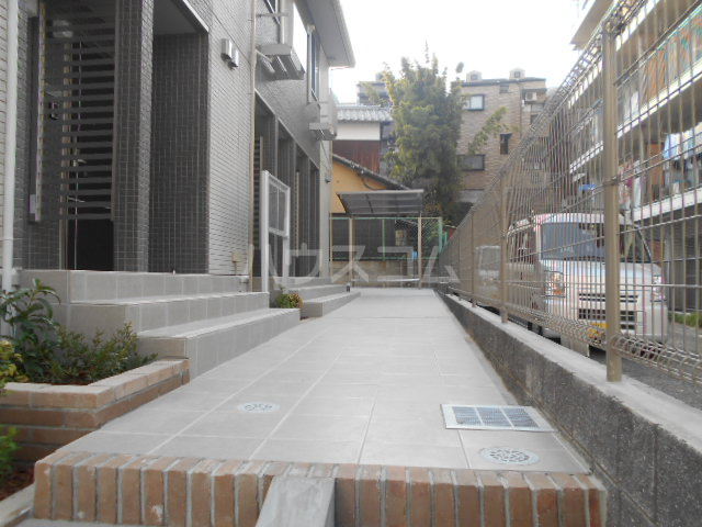 22/28 エントランス