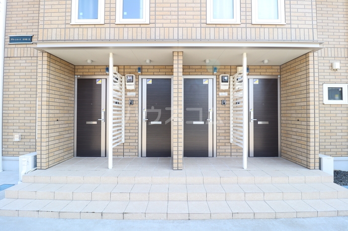 18/23 エントランス