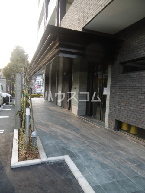 27/30 エントランス