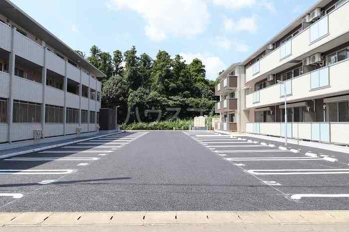 18/28 駐車場