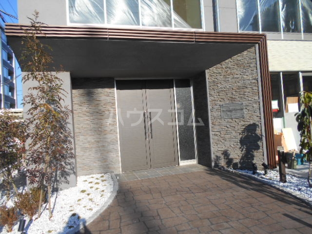 18/26 エントランス