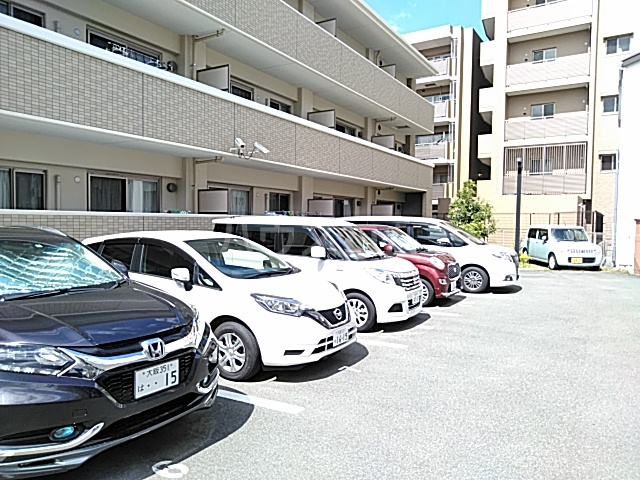 18/28 駐車場