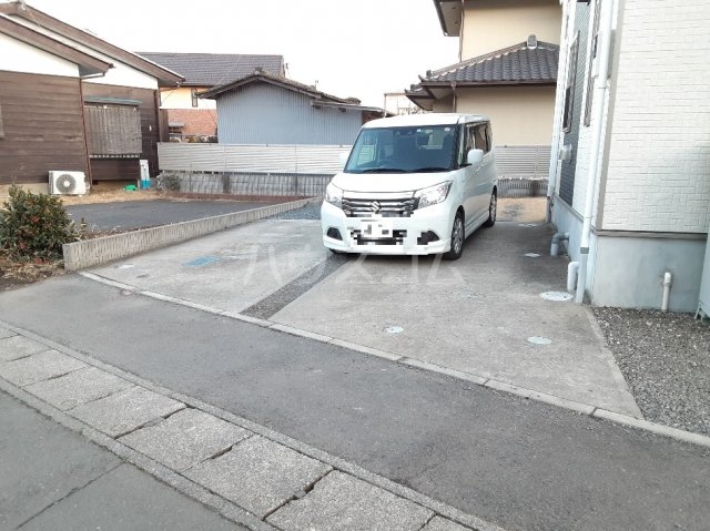 2/3 駐車場