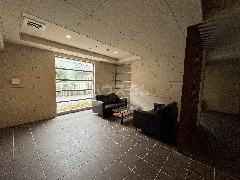 28/30 エントランス