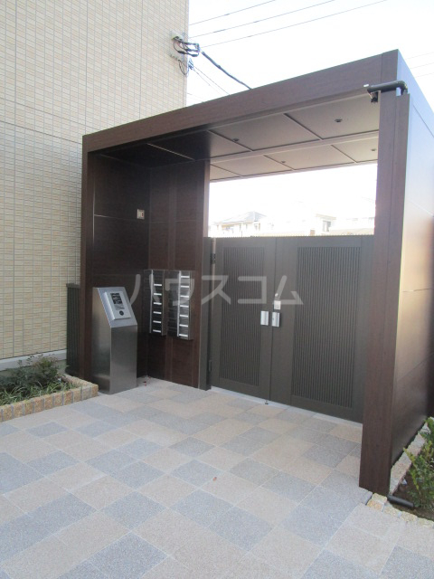 23/30 エントランス