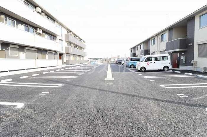 19/28 駐車場