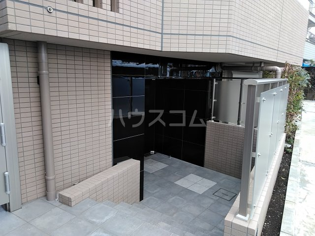 24/30 エントランス