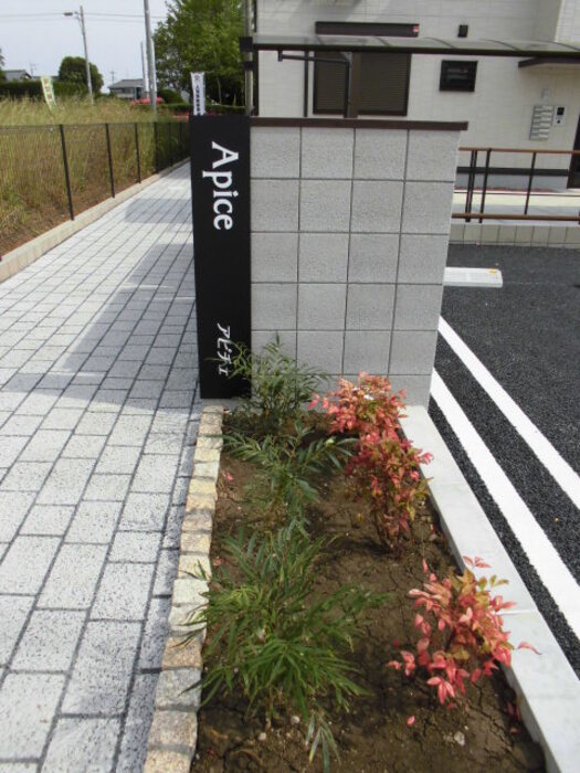 19/30 エントランス