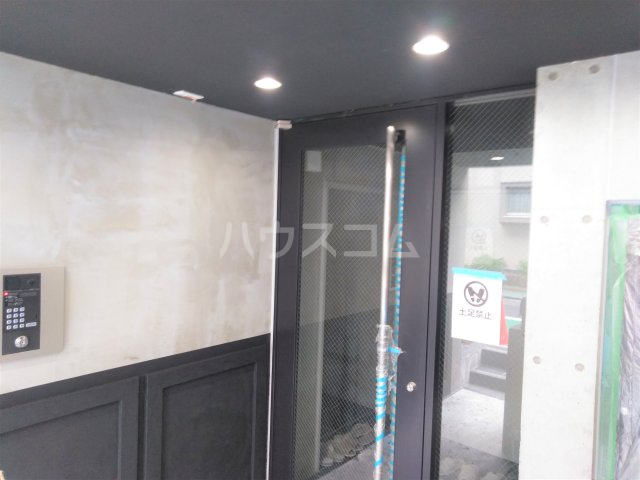 27/29 エントランス