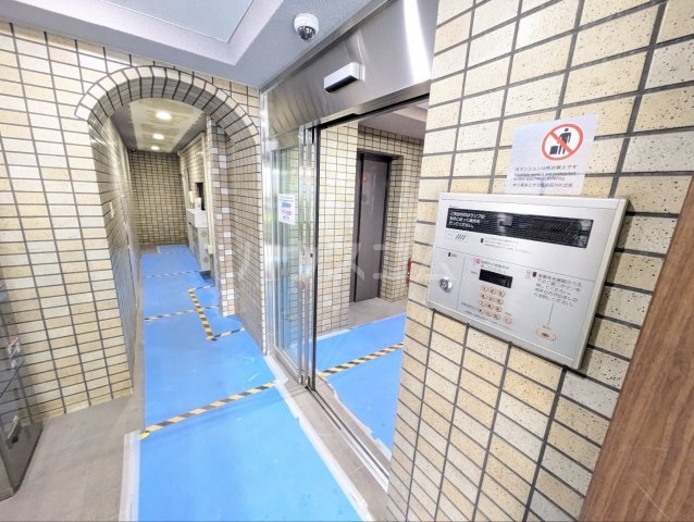 21/30 エントランス