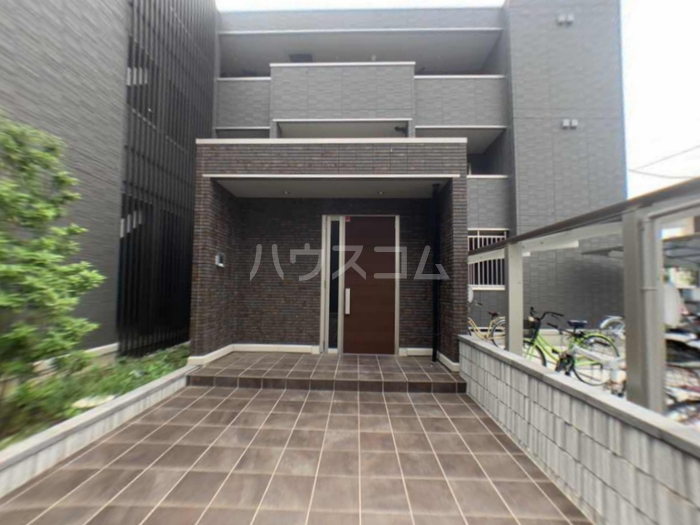 17/25 エントランス