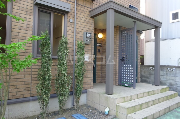 16/21 エントランス