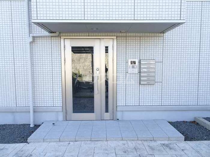 17/19 エントランス