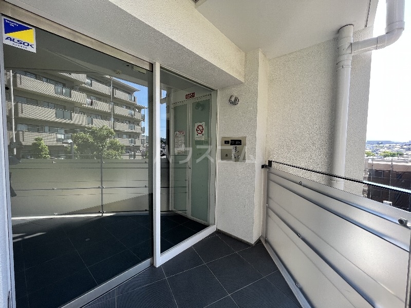 26/30 エントランス