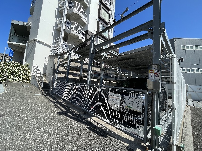 27/30 駐車場
