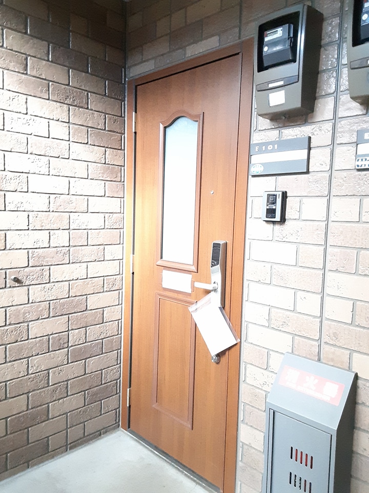 25/27 エントランス