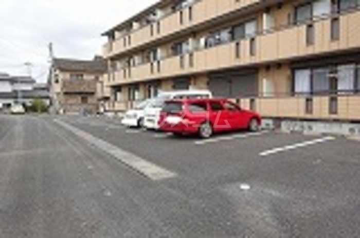 15/17 駐車場