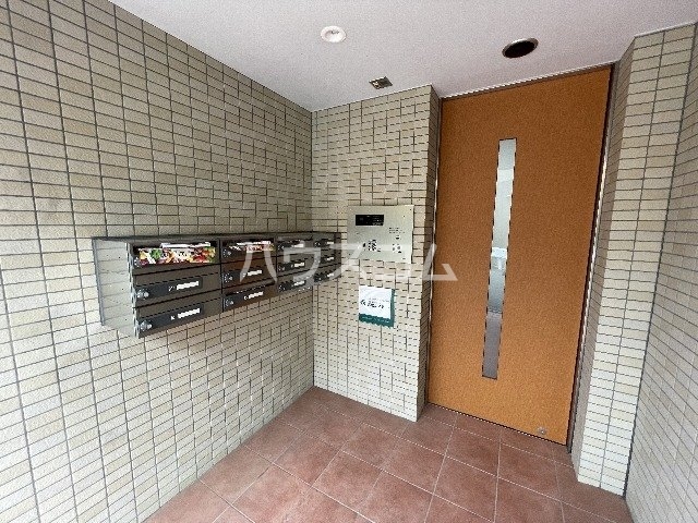 13/22 エントランス