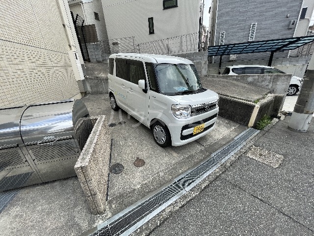 26/30 駐車場